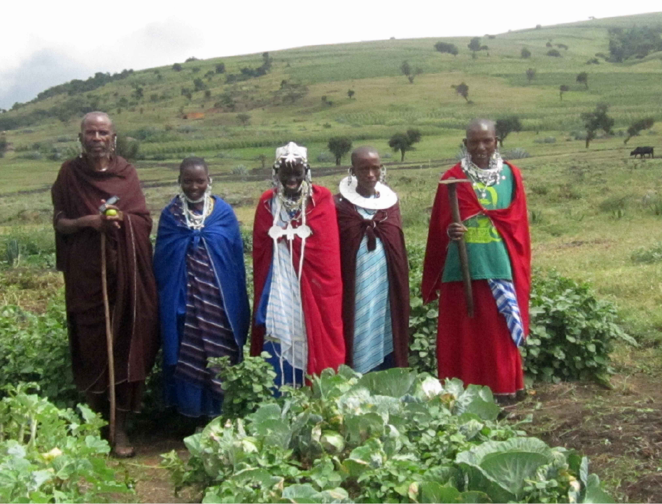 Photo of Raingot Kabuti and his wives.